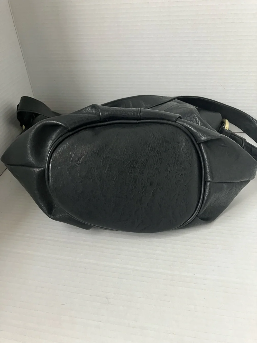 Classic Black Leather Hobo Shoulder Bag 16x11 with 18” Handle Drop Zipper Top
